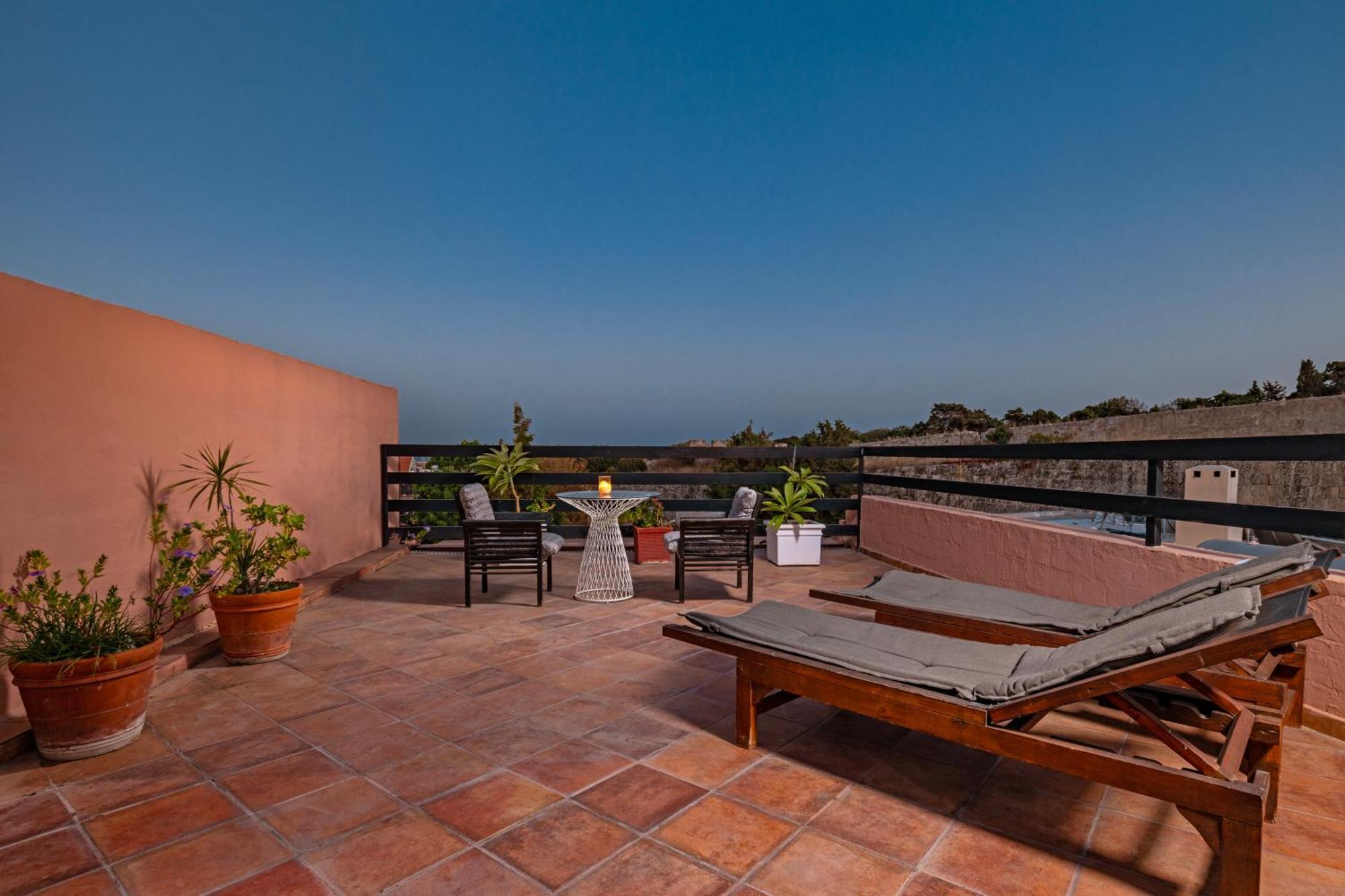 Saint Michel Boutique Hotel Rhodes City Bagian luar foto
