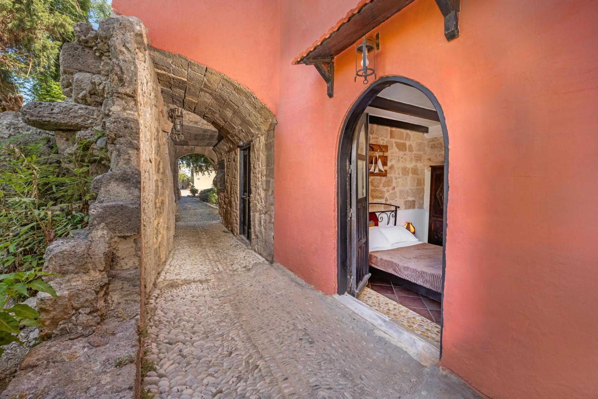 Saint Michel Boutique Hotel Rhodes City Bagian luar foto